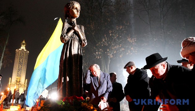 Публичное мероприятие, которое продлится ежедневно в другом городе, в другой стране, завершится в Киеве 24 ноября 2018 года, в День памяти жертв Голодомора , - и  ется в сообщении