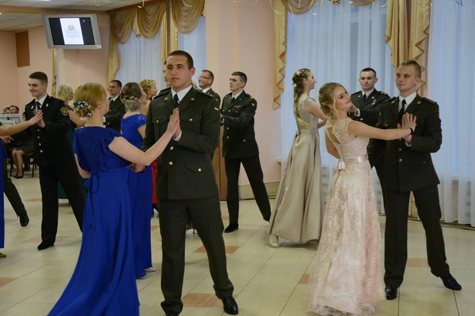 В Национальной академии сухопутных войск имени Петра Сагайдачного во Львове состоялся ежегодный Благотворительный бал защитников